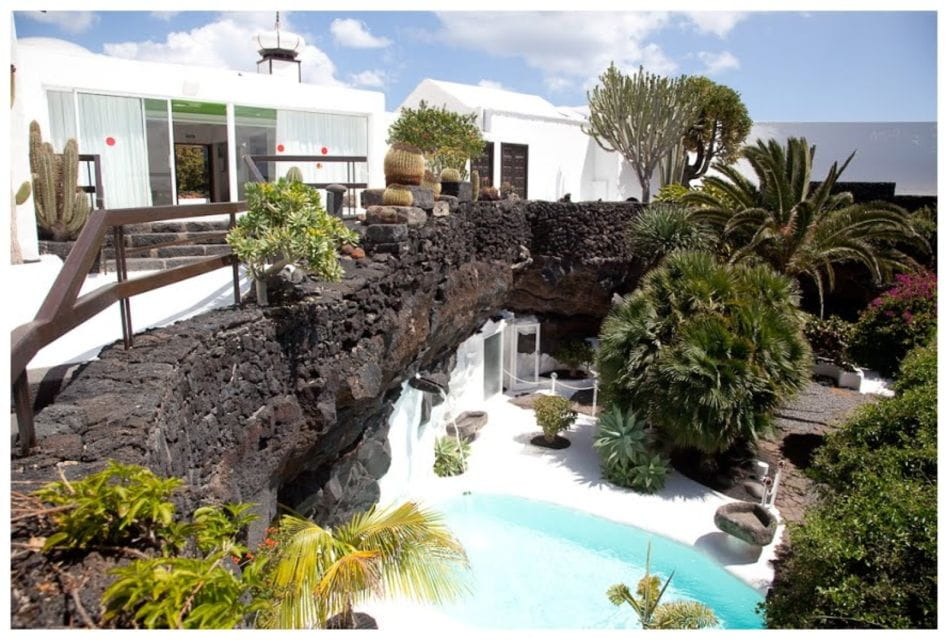 Lanzarote: Full Day Bus Tour With Scenic Views - Itinerary Highlights