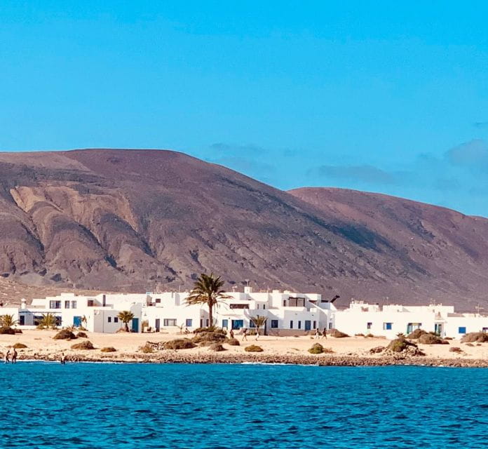 Lanzarote: Return Ferry to La Graciosa With Bus Pickup - Key Points