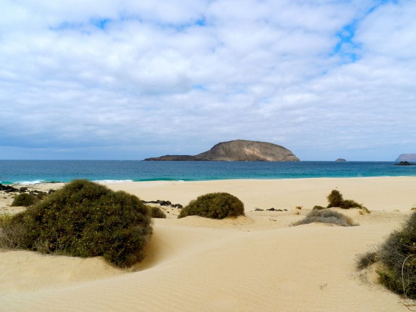 Lanzarote: Return Ferry to La Graciosa With Bus Pickup - Alternative Date Options
