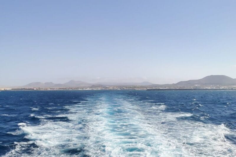 Lanzarote: Return or 1-Way Ferry to Fuerteventura with Wifi - Who Should Consider This Experience?