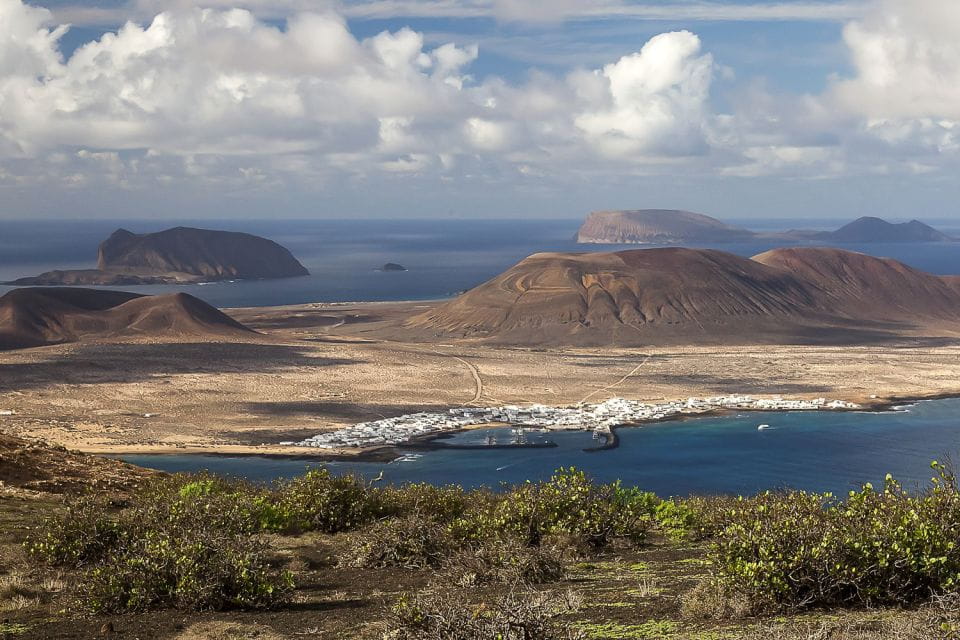 Lanzarote: Roundtrip Ferry Ticket to La Graciosa With Wi-Fi - Logistics for Travelers