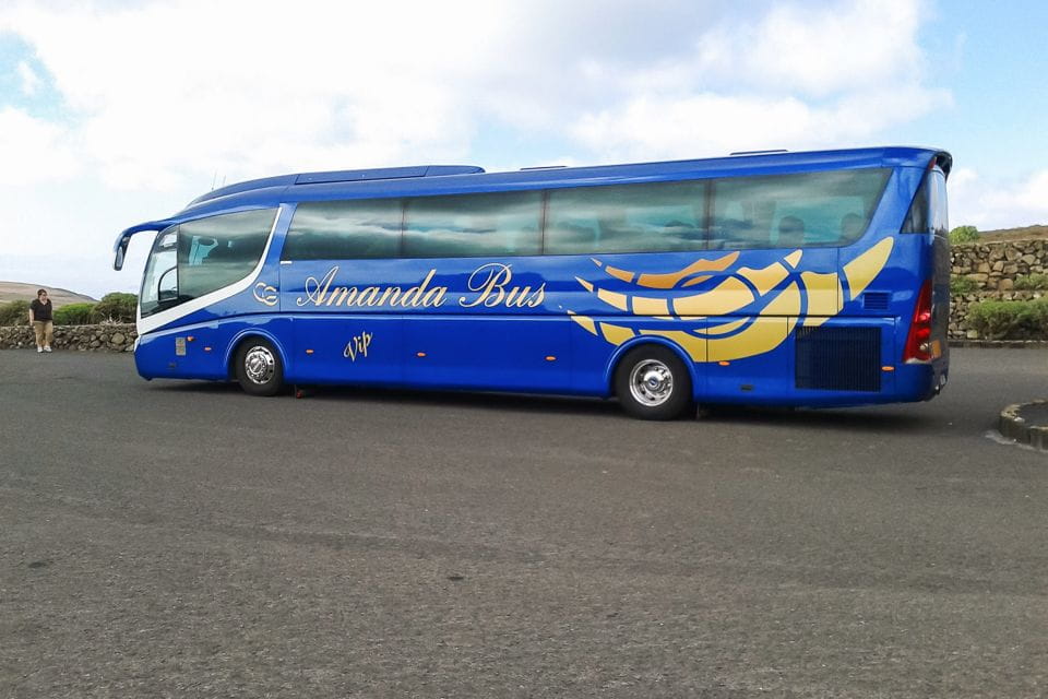 Lanzarote: Timanfaya Park and Jameos Del Agua Full-Day Tour - El Golfos Vibrant Lake