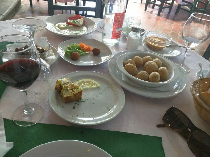 Las Palmas: Private Old City Guided Walking Tour With Tapas - Things To Know