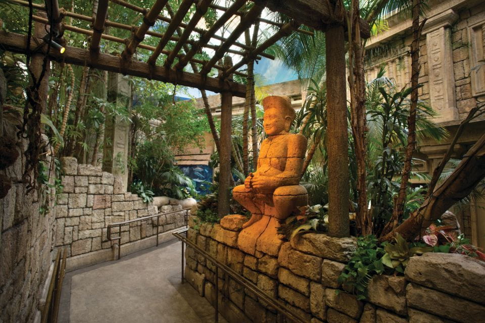 Las Vegas: Shark Reef Aquarium & VR Experience Entry Ticket - Visitor Information and Accessibility