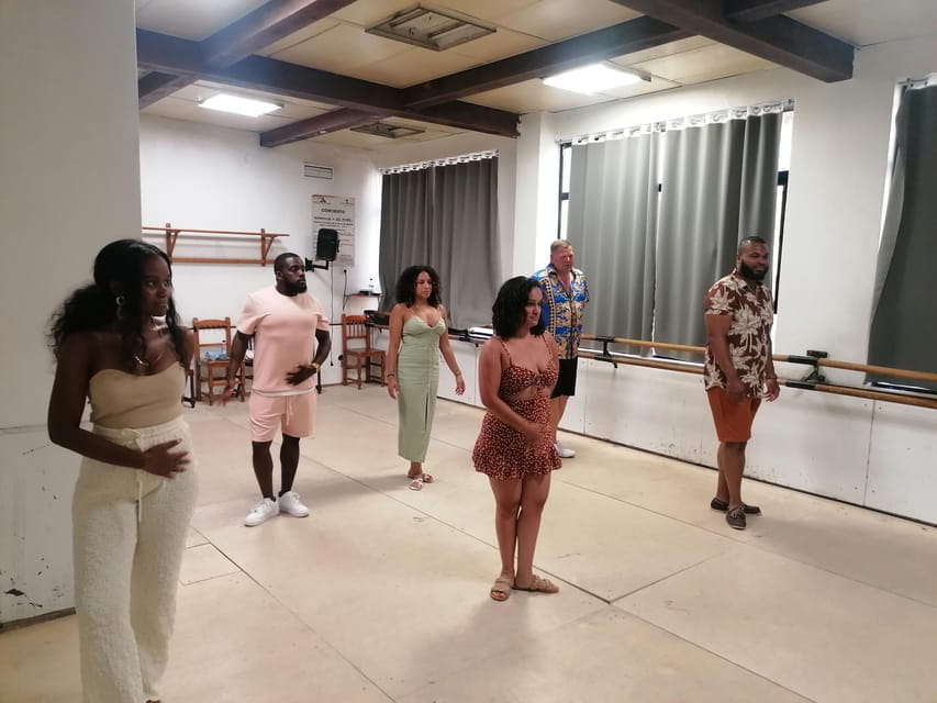 Latin Dance and Salsa Class in Sevilla Experience - Key Points
