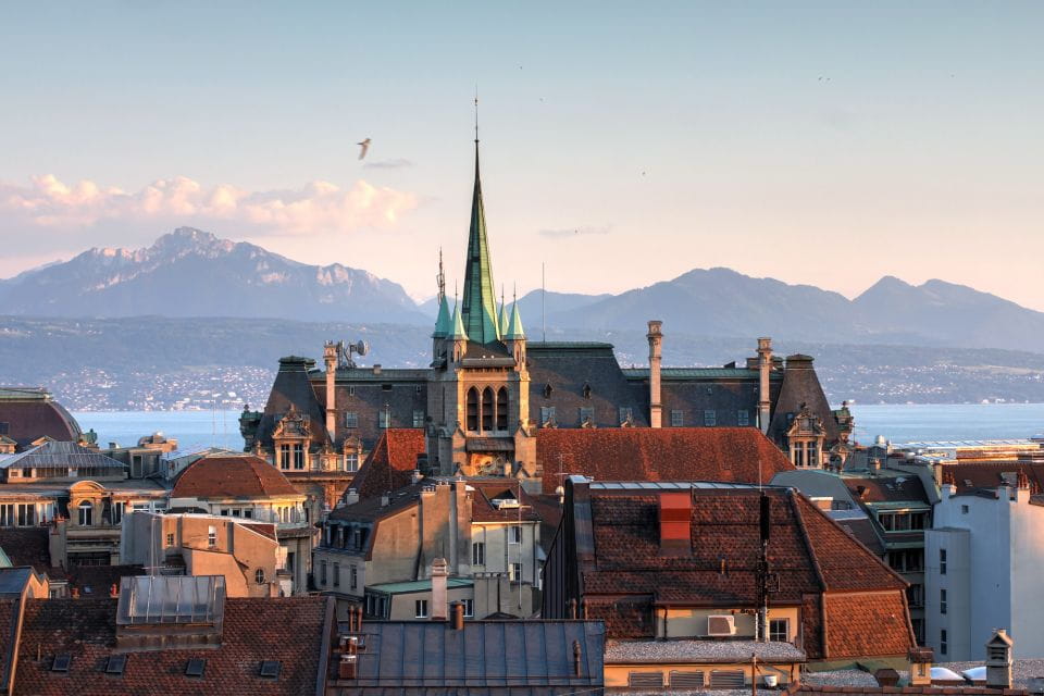 Lausanne: Escape Game and Tour - Navigating at Your Own Pace