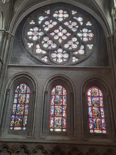 Lausanne: Walking Tour with Chocolate Tastings & Metro - The Lakeside Finale: Ouchy