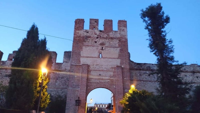 Lazise Private Tour: Timeless Charm of Lake Garda - Entering Lazise: The Gateway at Porta San Zeno