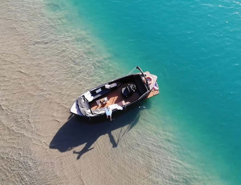 Le Grau du Roi: Privatize a charming boat for 2 hours with skipper - Price and Practicalities