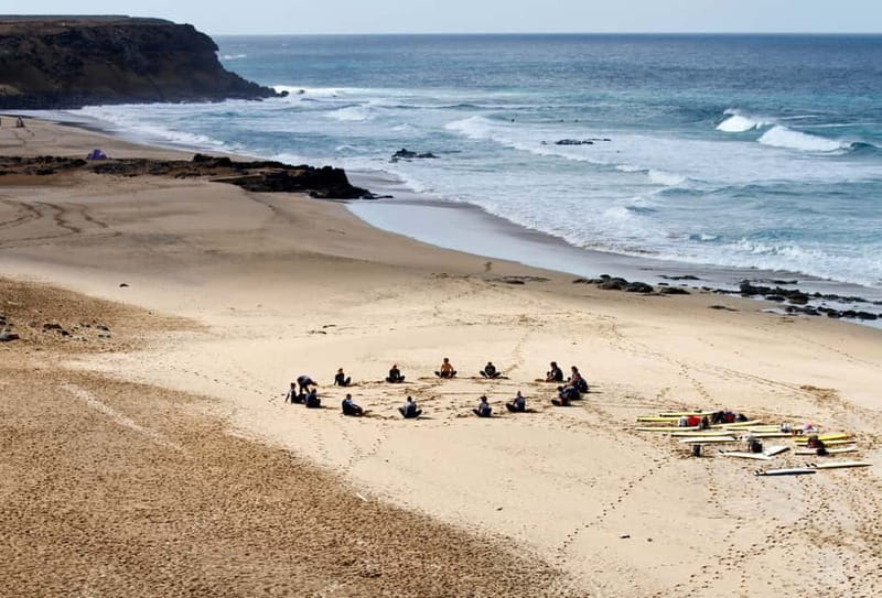 Learn to Surf in the north of Fuerteventura! - The Guide and Group Dynamics