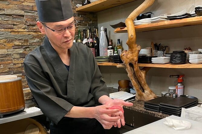 Learning Sushi From a Professional Sushi Chef in Osaka - Mastering the Art of Fish Carving