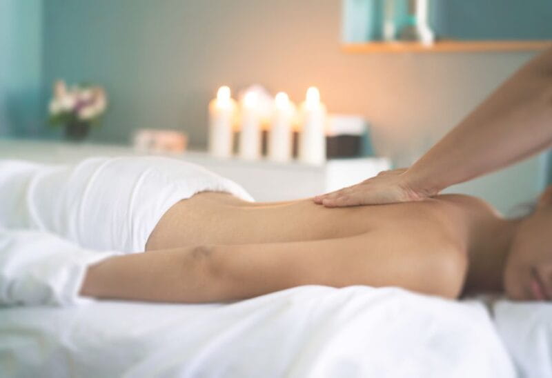 Lecce: massaggi olistici per il benessere femminile - Exploring the “Sfioramenti” Experience in Lecce