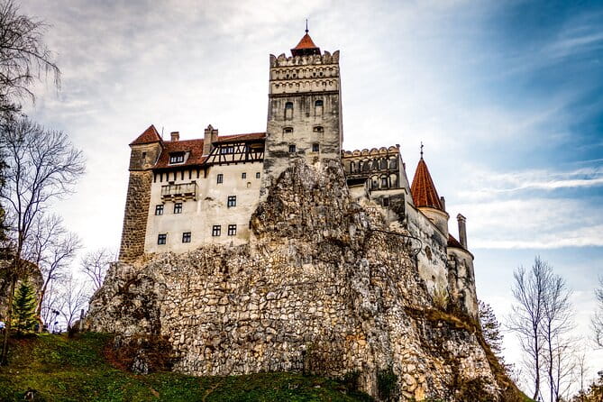 Legends&Wildlife Awaits: Dracula's Castle & Bear Sanctuary - Exploring Bran Castle: The Legend and the Reality