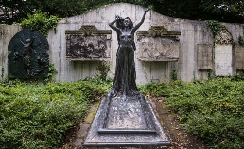 Leipzig Old Cemetery: 75-Minute Dark History Tour - Discover Leipzig’s Dark Secrets at the Old Johannisfriedhof