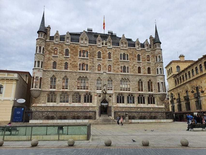 León, Gaudí and Modernism - Key Points