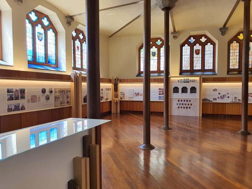 León, Gaudí and Modernism - Visitor Experience and Inclusions