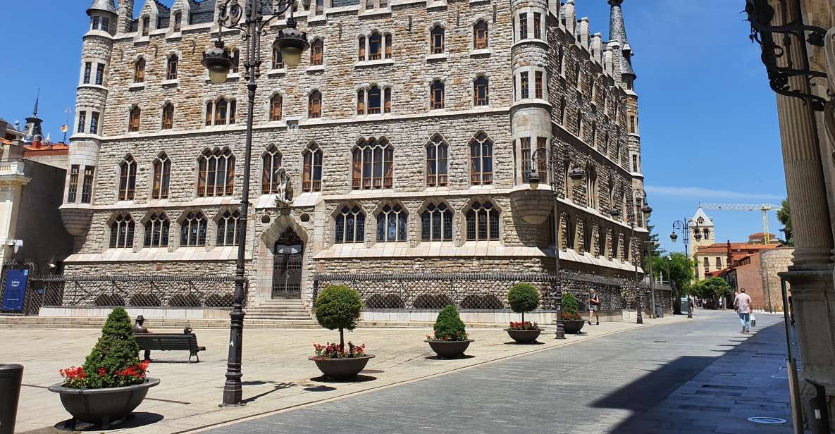 León, Gaudí and Modernism - Accessibility and Recommendations