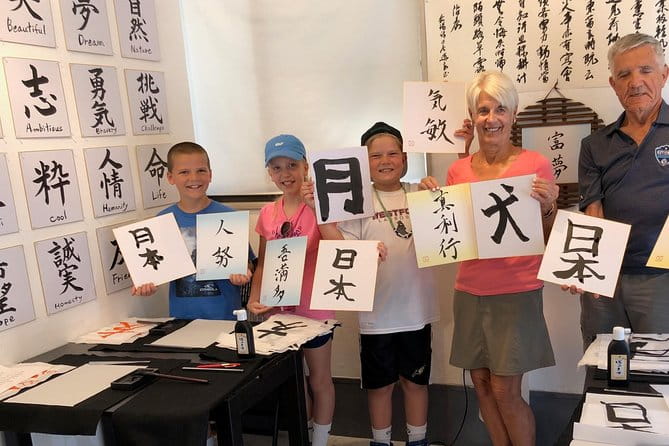 Lets Experience Calligraphy in YANAKA, Taito-Ku, TOKYO !! - Personalized Guidance From Expert Instructors