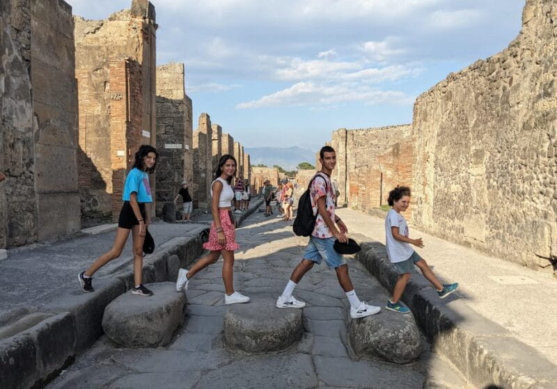 Life at Pompeii: private tour with priority access - Exploring Pompeii in Depth: What to Expect