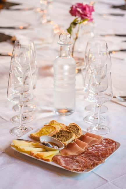 Light Lunch "Ad Hoc di San Gimignano" - Palagetto winery - Discovering Palagetto Winery: A Genuine Taste of San Gimignano’s Wines and Deli