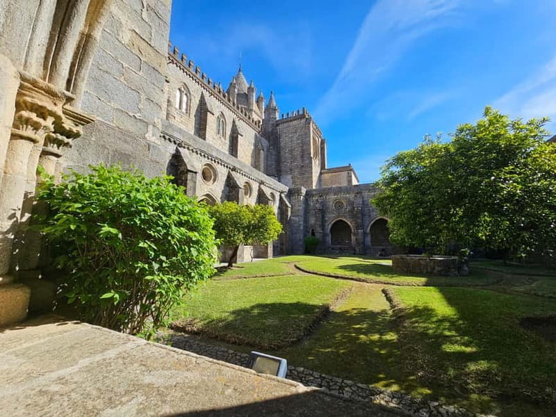 Lisboa: Évora, Cartuxa & Arraiolos Tour with Chapel of Bones - Discovering Évora and Its Treasures