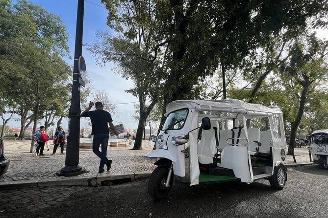 Lisbon 1h30 Tuk-Tuk Tour: The best way to visit the city - Frequently Asked Questions