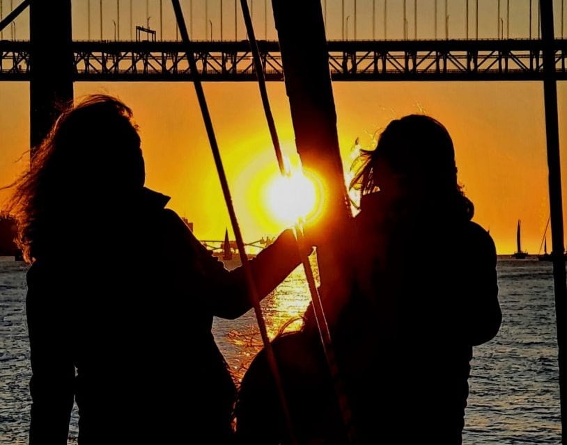 Lisbon: 2 Hr Boat Tour. Exclusive Best Shared Experience. - Key Points