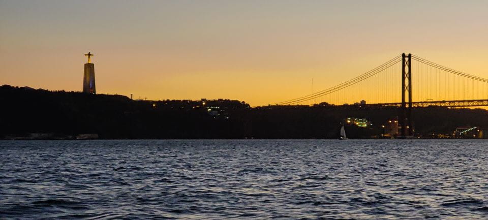 Lisbon: 2 Hr Boat Tour. Exclusive Best Shared Experience. - Scenic Experiences