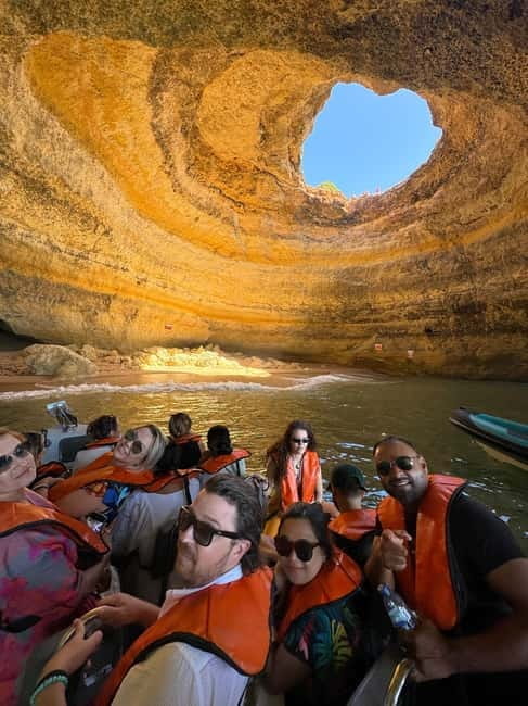 Lisbon: Algarve Day Trip with Benagil Cave Boat Cruise - Starting the Journey: Hotel Pickup and Comfort in Transit