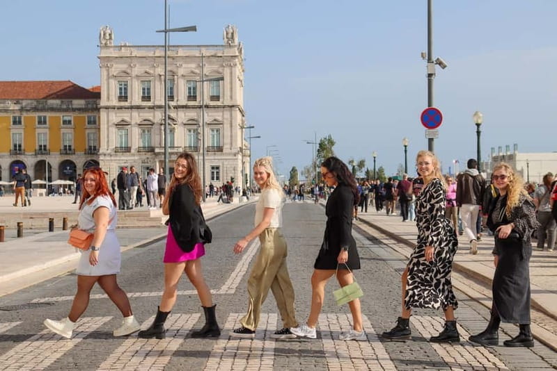 Lisbon: Bachelorette Party Photoshoot Tour - Tram 28: A Lisbon Icon