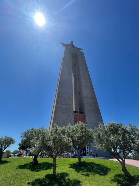Lisbon City Tour HALF DAY 4h - VAN - Discovering Lisbon in a Small Group: A Personal, Authentic Ride