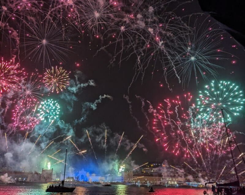 Lisbon: Dazzling New Year's Private Boat Tour (2h) - FAQs