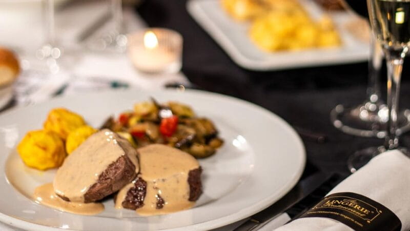 Lisbon: Erotic Cabaret Show and Dinner - Who Will Love This Experience?