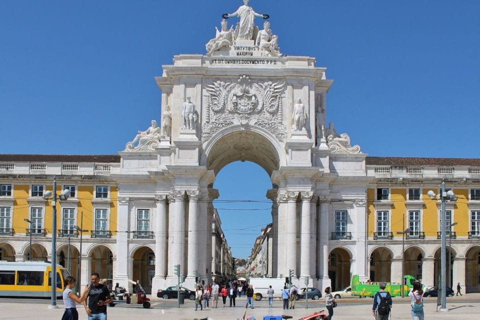 Lisbon: Full-Day Private Walking Sightseeing Tour - Closures on Public Holidays and Occasions