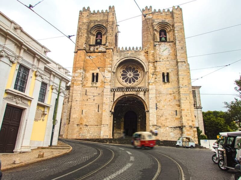 LISBON GRAND EXPERIENCE Tuktuk Tour in German - Who Will Love This Experience?