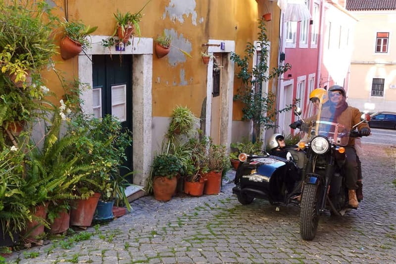 Lisbon : Historic Motorcycle Side-car Tour 1H - Who Will Love This Tour?