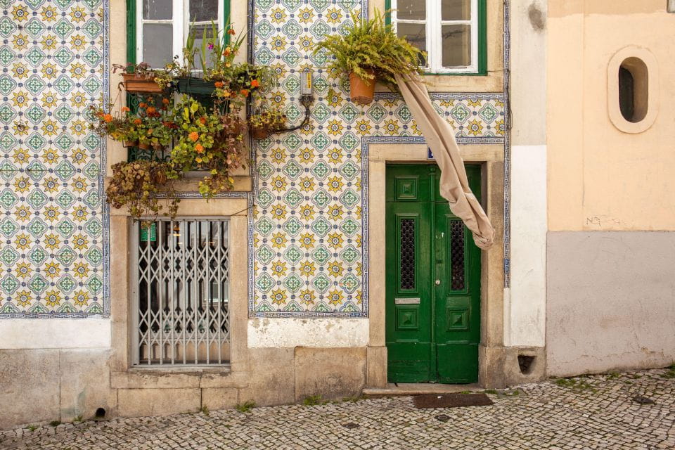 Lisbon: Insta-Perfect Walk With a Local - Frequently Asked Questions