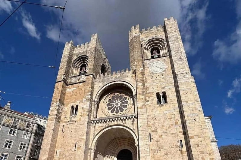 Lisbon: Live Fado Show in Historic Alfama with Port Wine - Key points / Takeaways