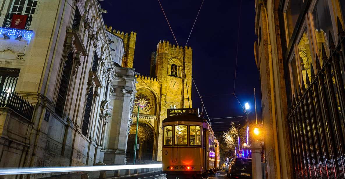 Lisbon: Luxury Fado Tour With Dinner Included - Traditional Portuguese Dinner