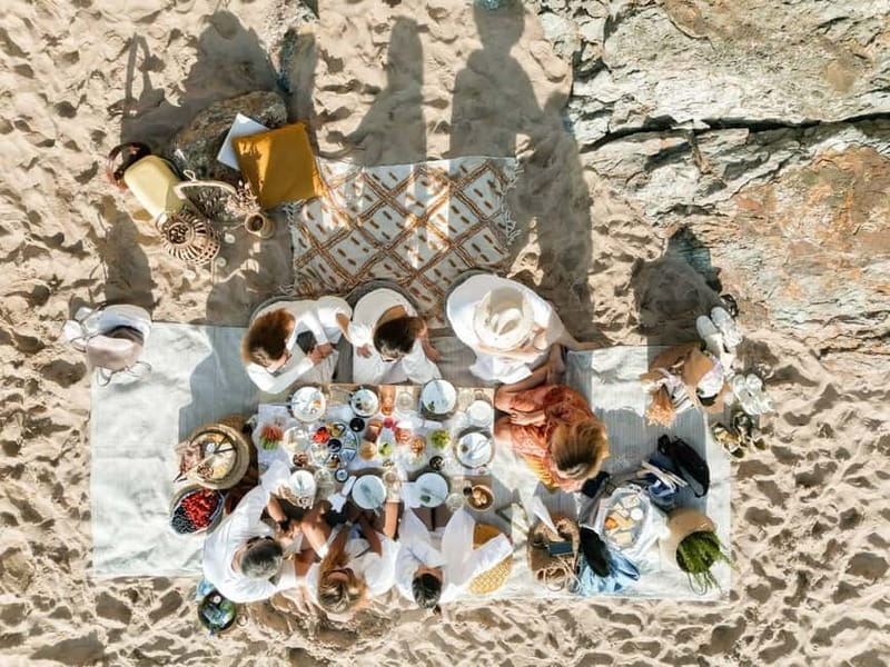 Lisbon: Luxury Vintage Picnic Experience - The Food and Beverages: What’s Included?