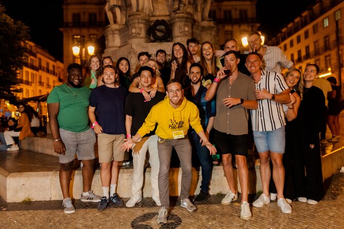 Lisbon Night Pubcrawl: 1h Open Bar, Shots & VIP Club Entry - Just The Basics