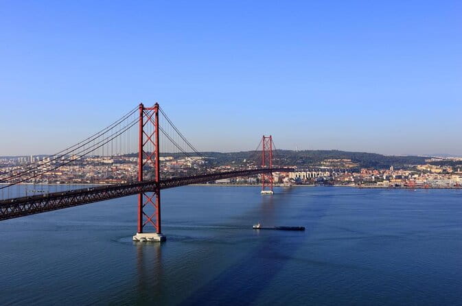 Lisbon Night Sailing Tour with a Drink- 2h Small Group Tour - Key Points