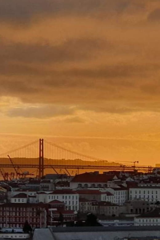 Lisbon: Private Highlights Tuk-Tuk Tour with Tapas and Wine - Getting a Feel for the Lisbon Highlights Tuk-Tuk Tour with Tapas and Wine