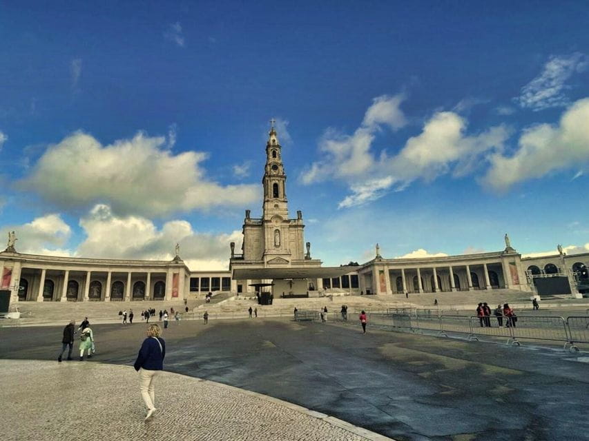 Lisbon: Private Transfer to Porto With Stops Until 3 Cities - Highlights