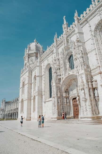 Lisbon: Private Tuk Tuk Tour with Professional Guide - FAQ