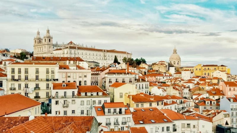 Lisbon: Private Tuktuk Tour with History & Music - FAQ