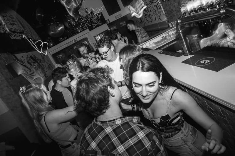 Lisbon Pub Crawl with Free Drinks - FAQ