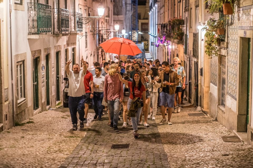 Lisbon: Pub Crawl With Open Bar and VIP Club Entry - Included Activities