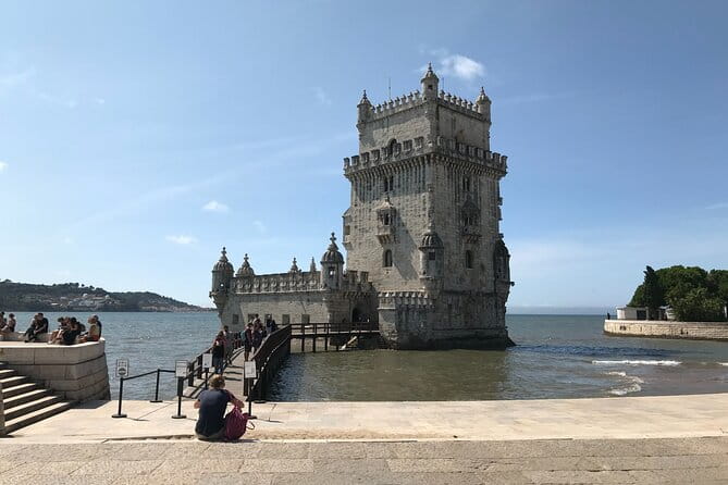 Lisbon: Rent a Scooter from 4h up to 7 days Honda Pcx - Who Will Love This Experience?