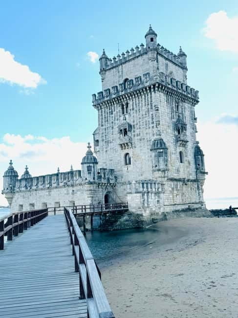Lisbon: Sintra ,Cabo de Roca & Cascais sunset Full day tour - History and Views at the Moorish Castle and Monserrate Palace
